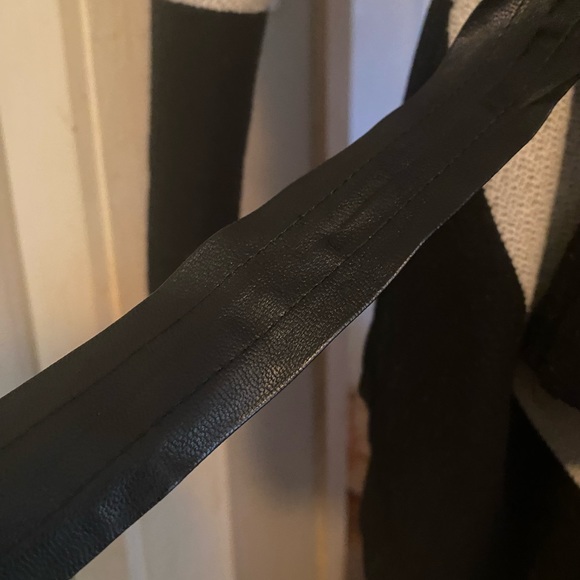 BB Dakota Sweater - Picture 4 of 7